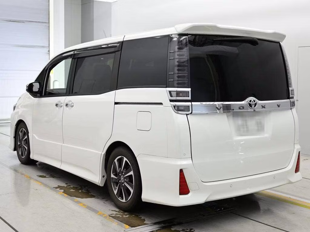 TOYOTA VOXY