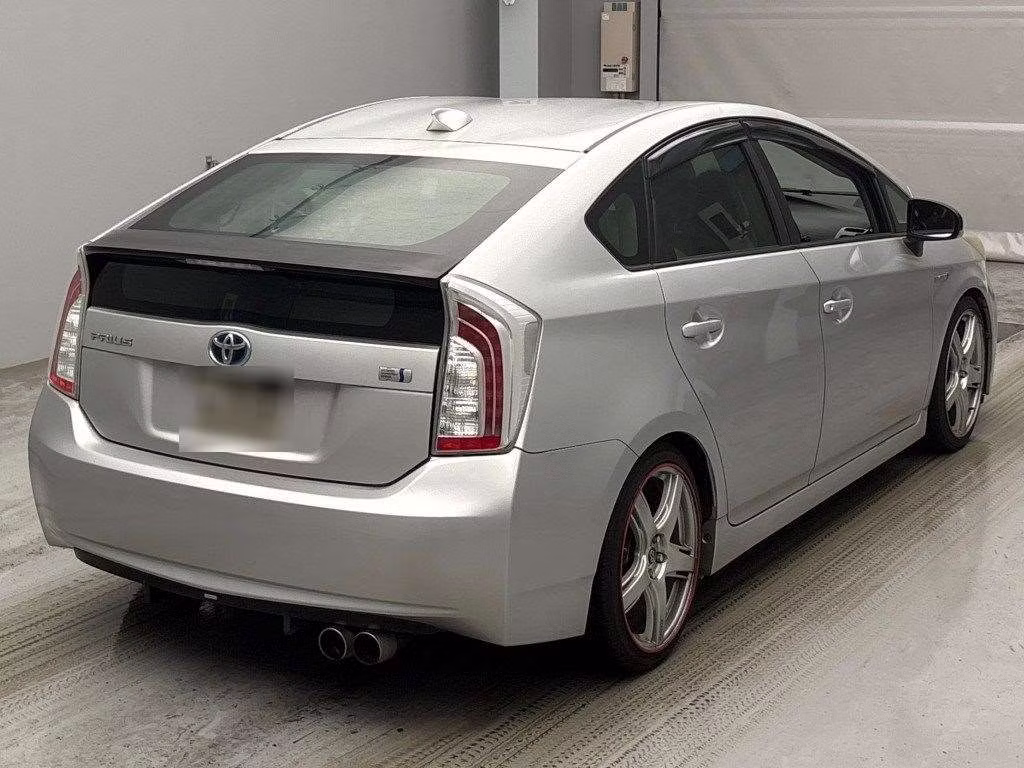 TOYOTA PRIUS