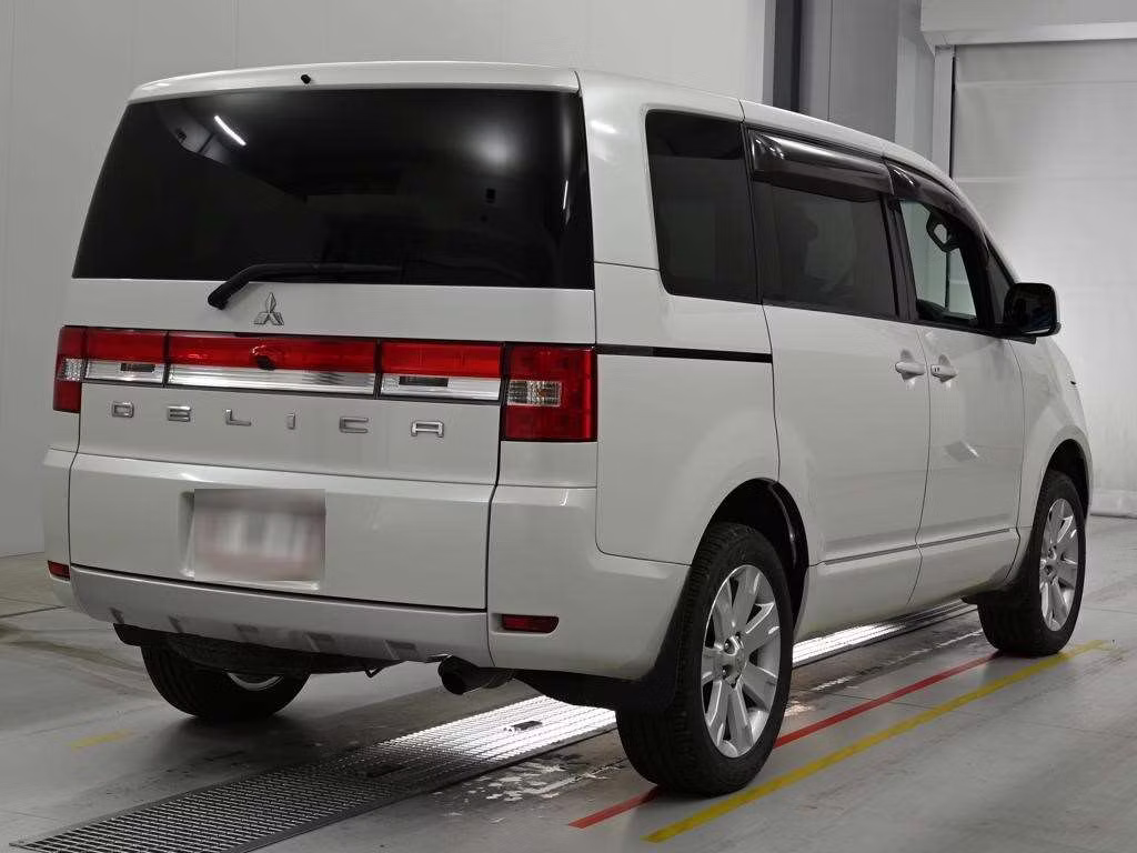 MITSUBISHI DELICA D:5