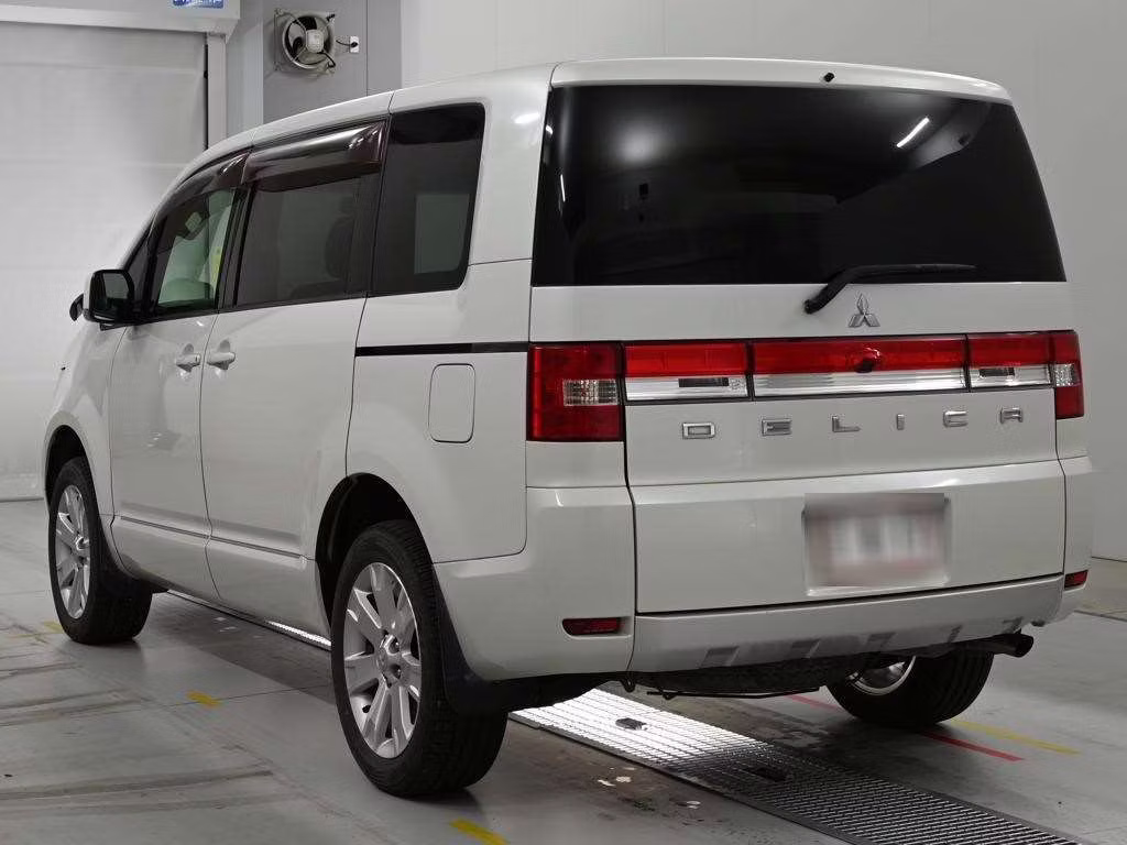 MITSUBISHI DELICA D:5