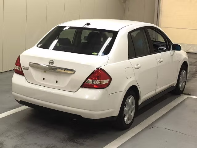 NISSAN TIIDA LATIO