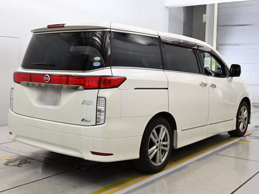 NISSAN ELGRAND