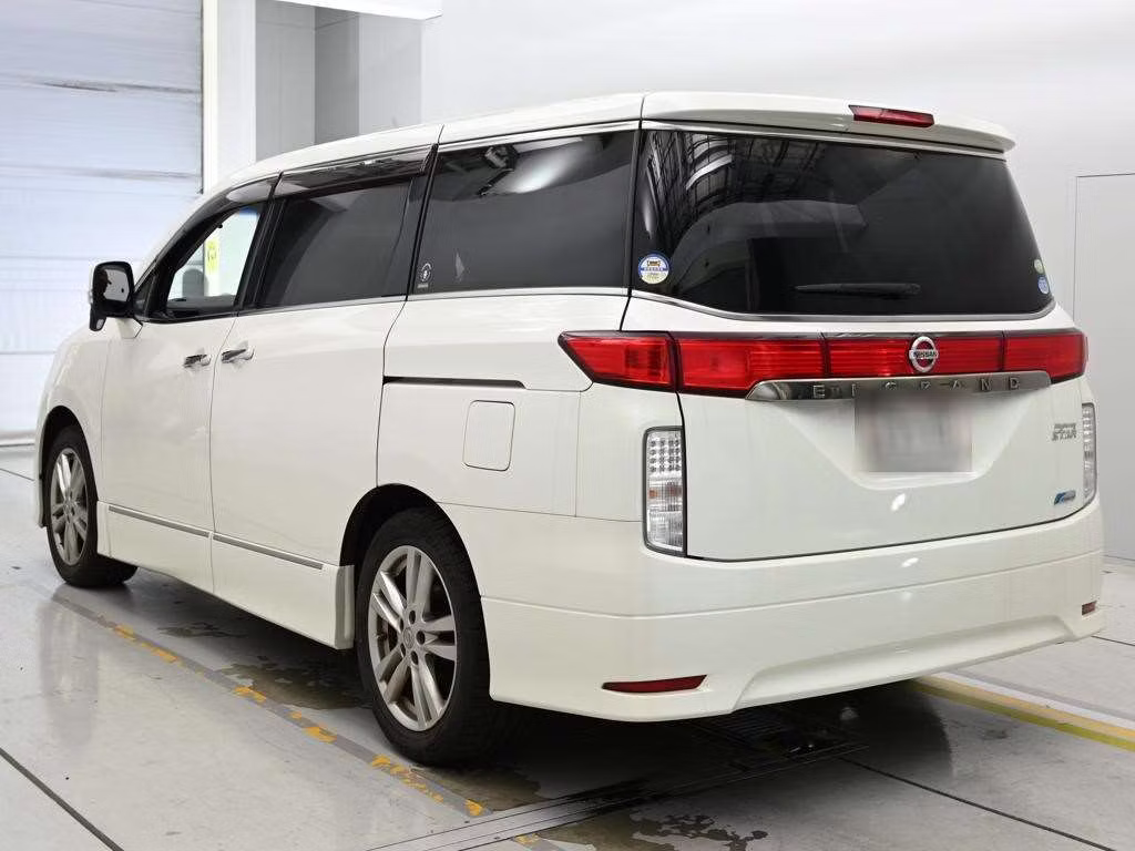 NISSAN ELGRAND