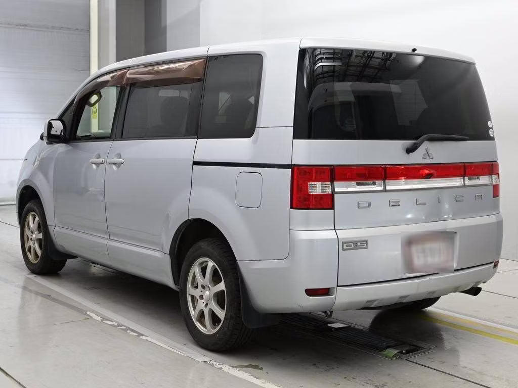 MITSUBISHI DELICA D:5