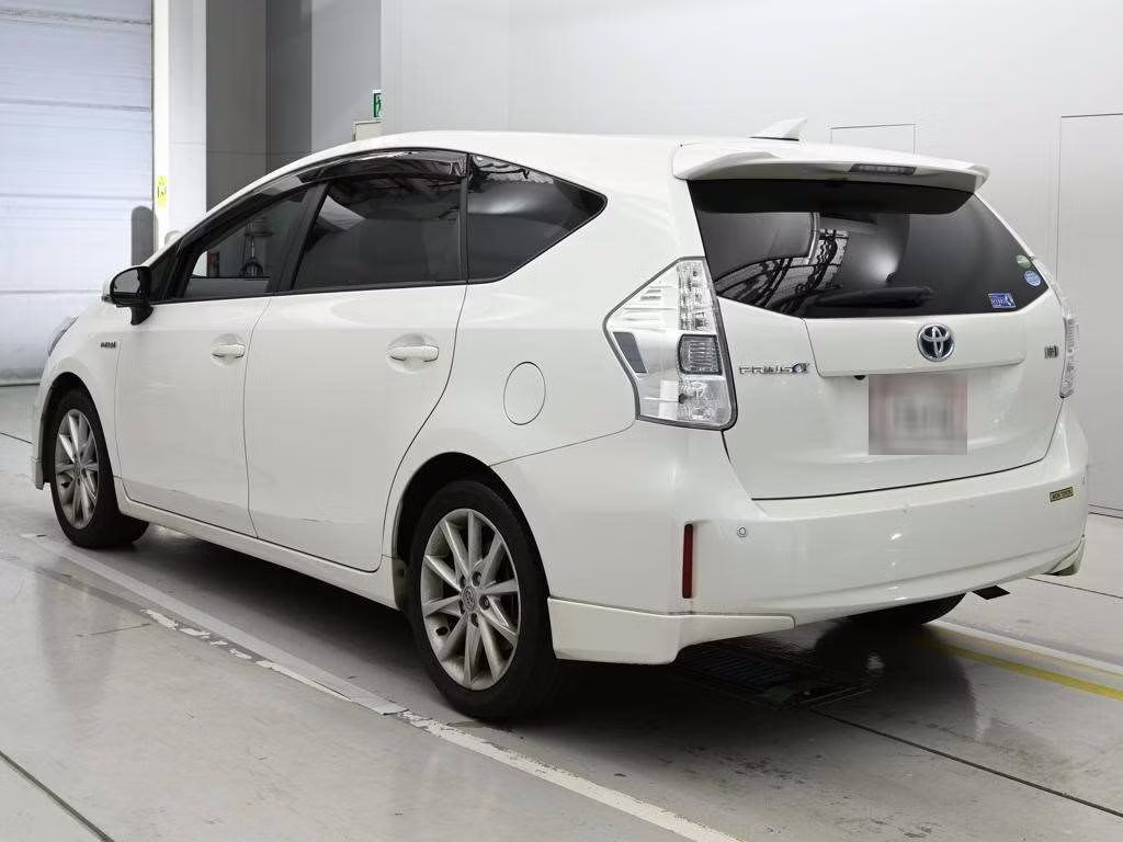 TOYOTA PRIUS ALPHA