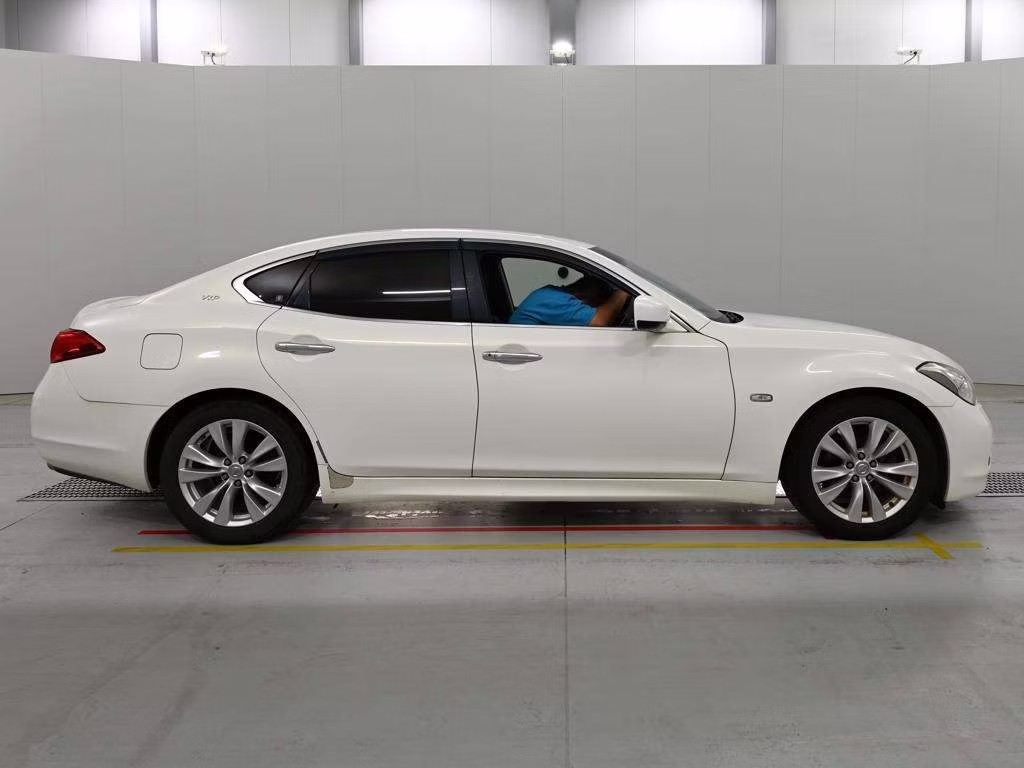 NISSAN FUGA