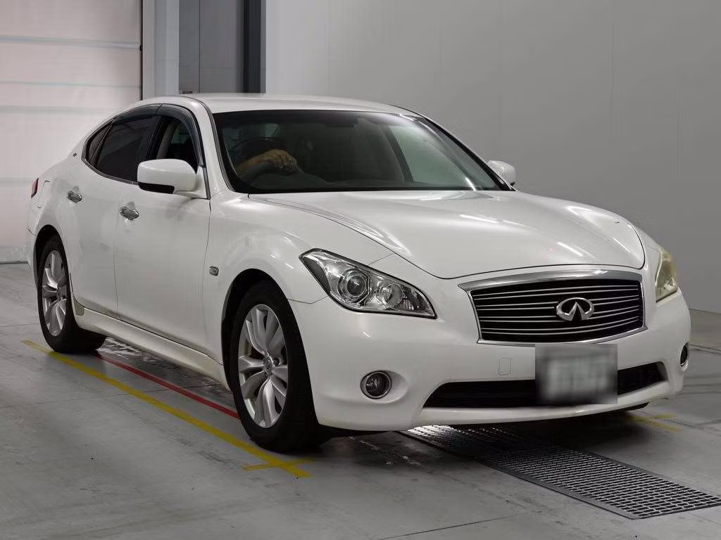 NISSAN FUGA