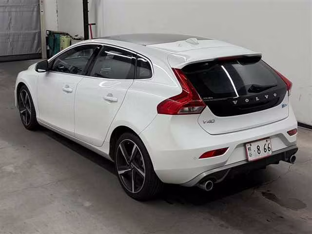 VOLVO V40