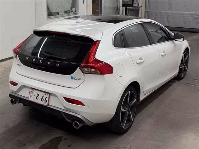 VOLVO V40