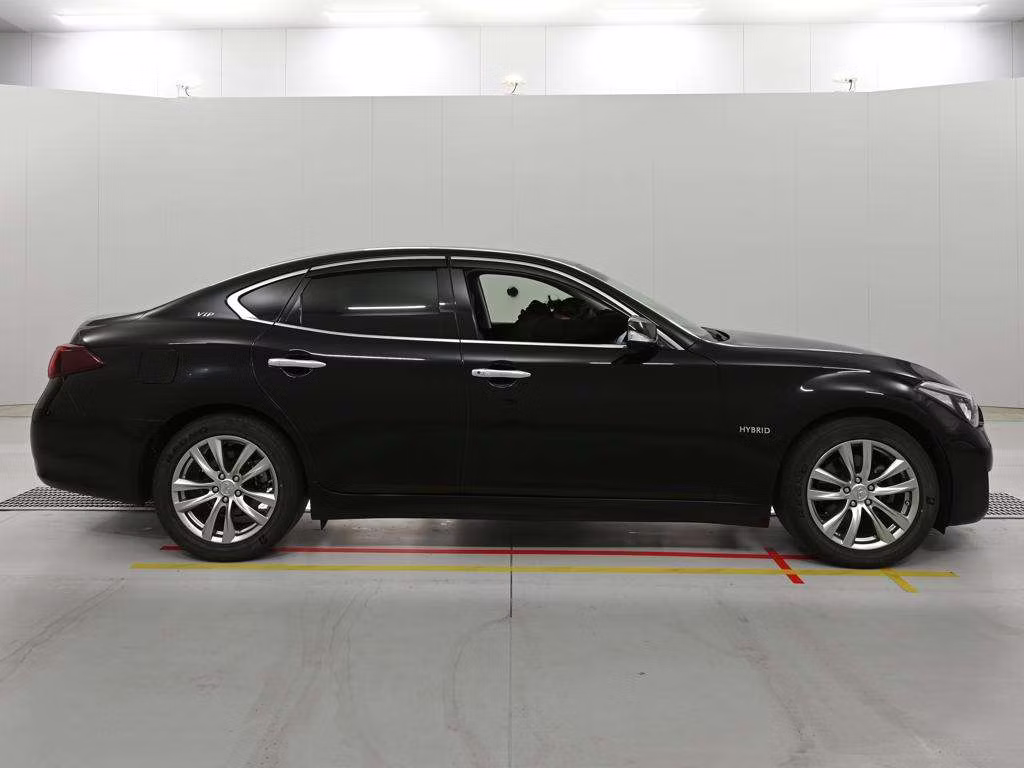 NISSAN FUGA