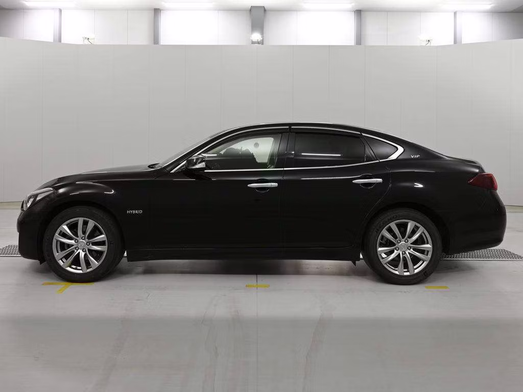 NISSAN FUGA