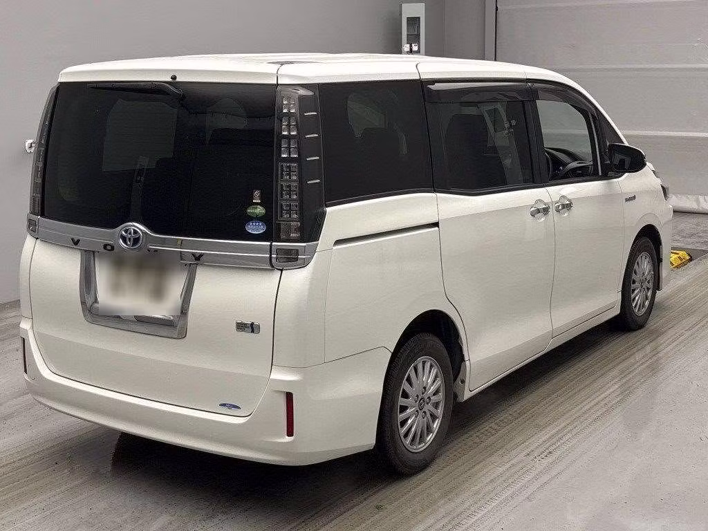 TOYOTA VOXY