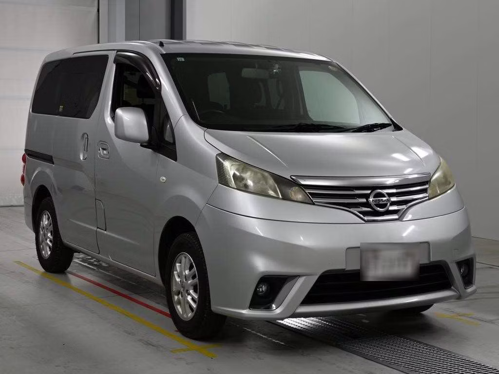 NISSAN NV200