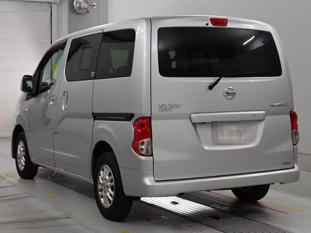 NISSAN NV200