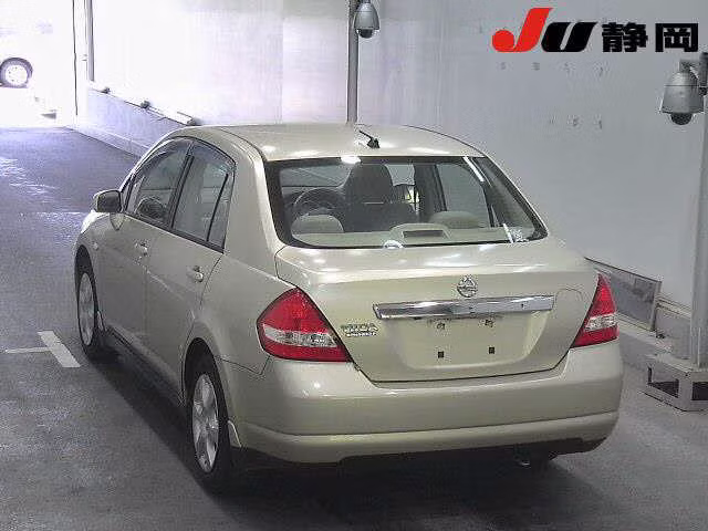 NISSAN TIIDA LATIO