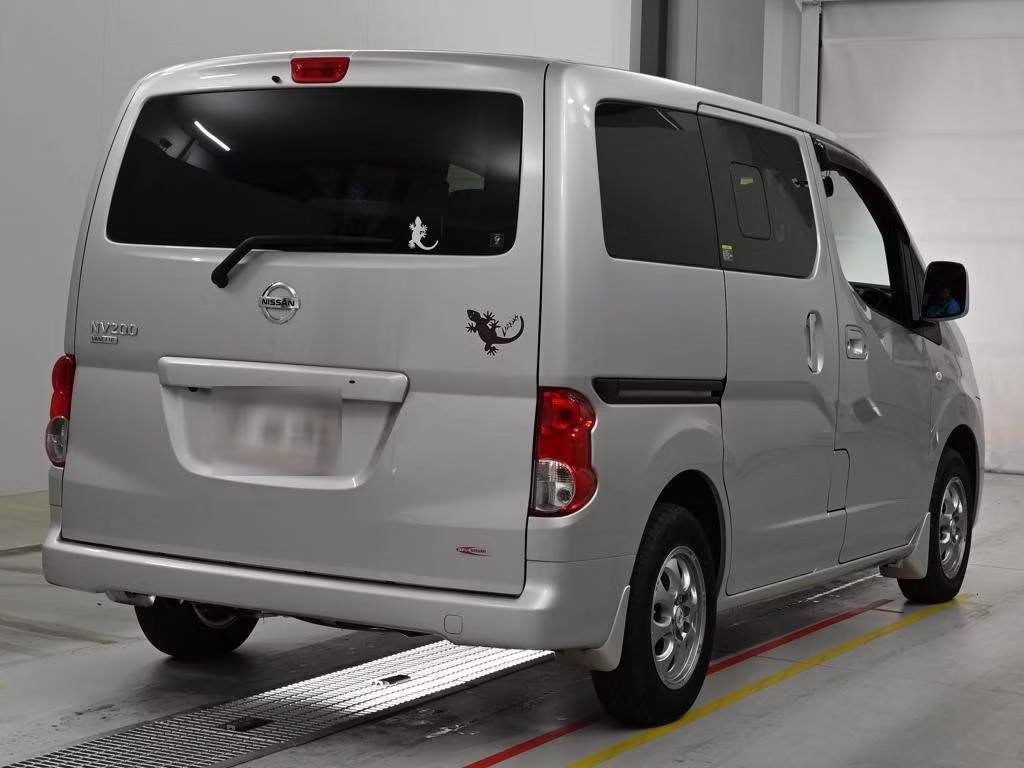 NISSAN NV200
