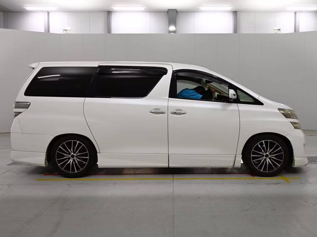 TOYOTA VELLFIRE