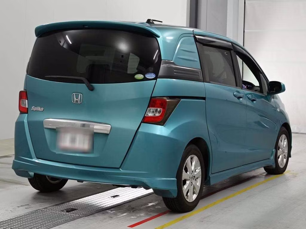 HONDA FREED SPIKE