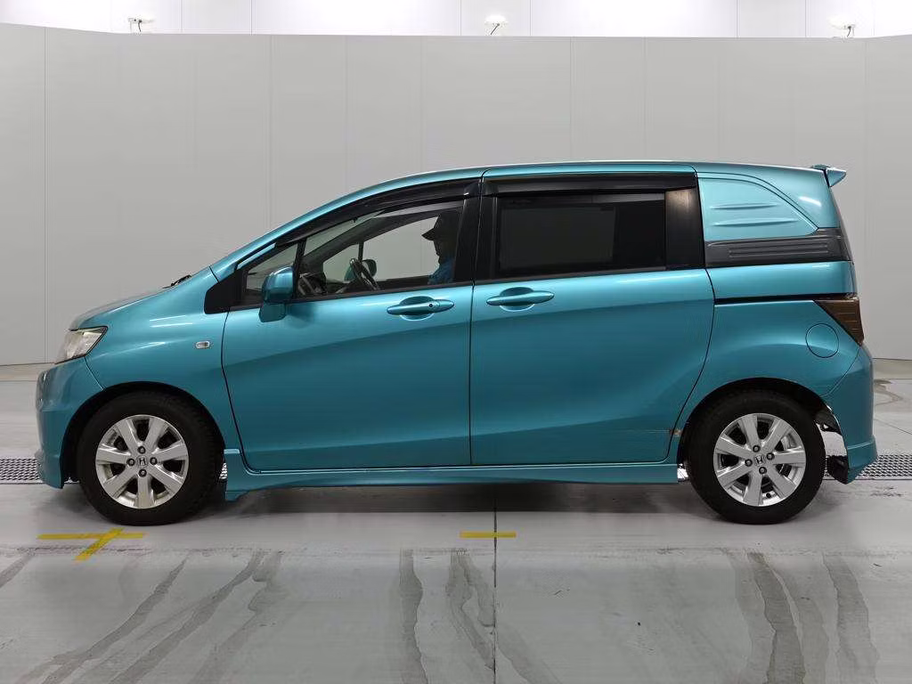 HONDA FREED SPIKE