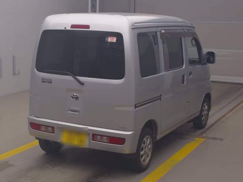 TOYOTA PIXIS VAN