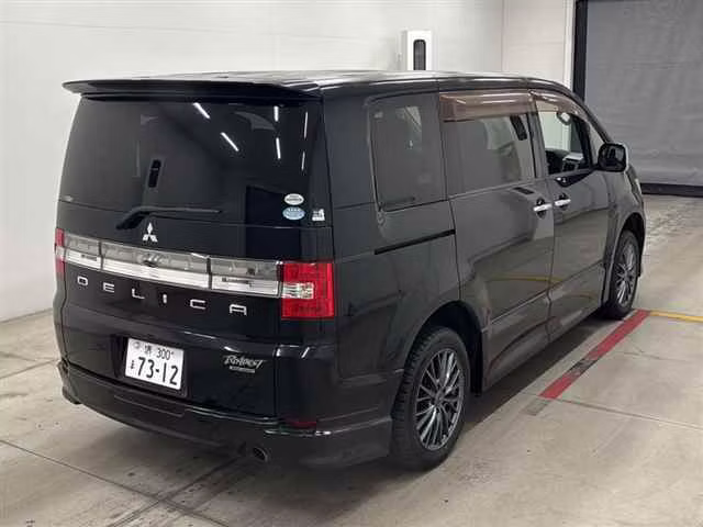 MITSUBISHI DELICA D:5