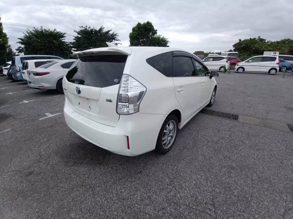 TOYOTA PRIUS ALPHA