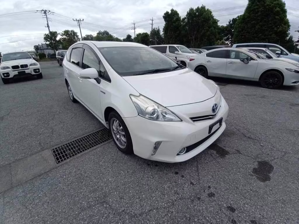 TOYOTA PRIUS ALPHA