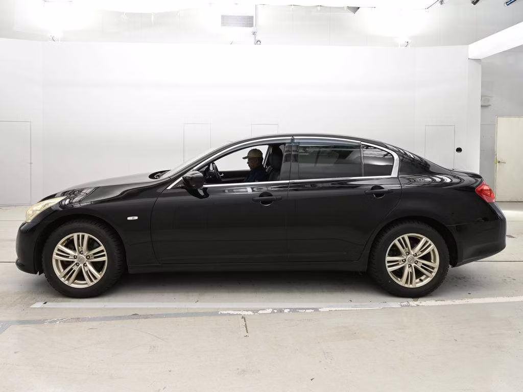 NISSAN SKYLINE