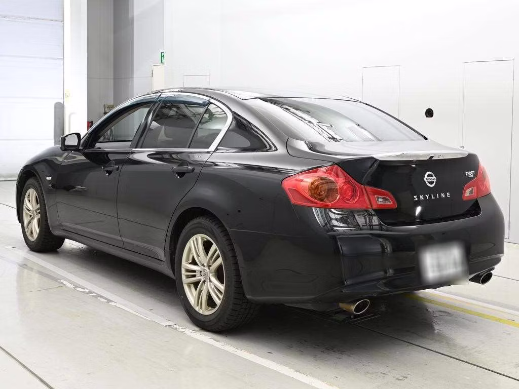 NISSAN SKYLINE