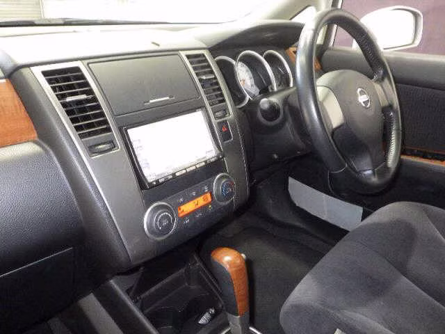 NISSAN TIIDA LATIO