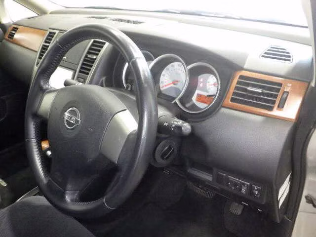 NISSAN TIIDA LATIO