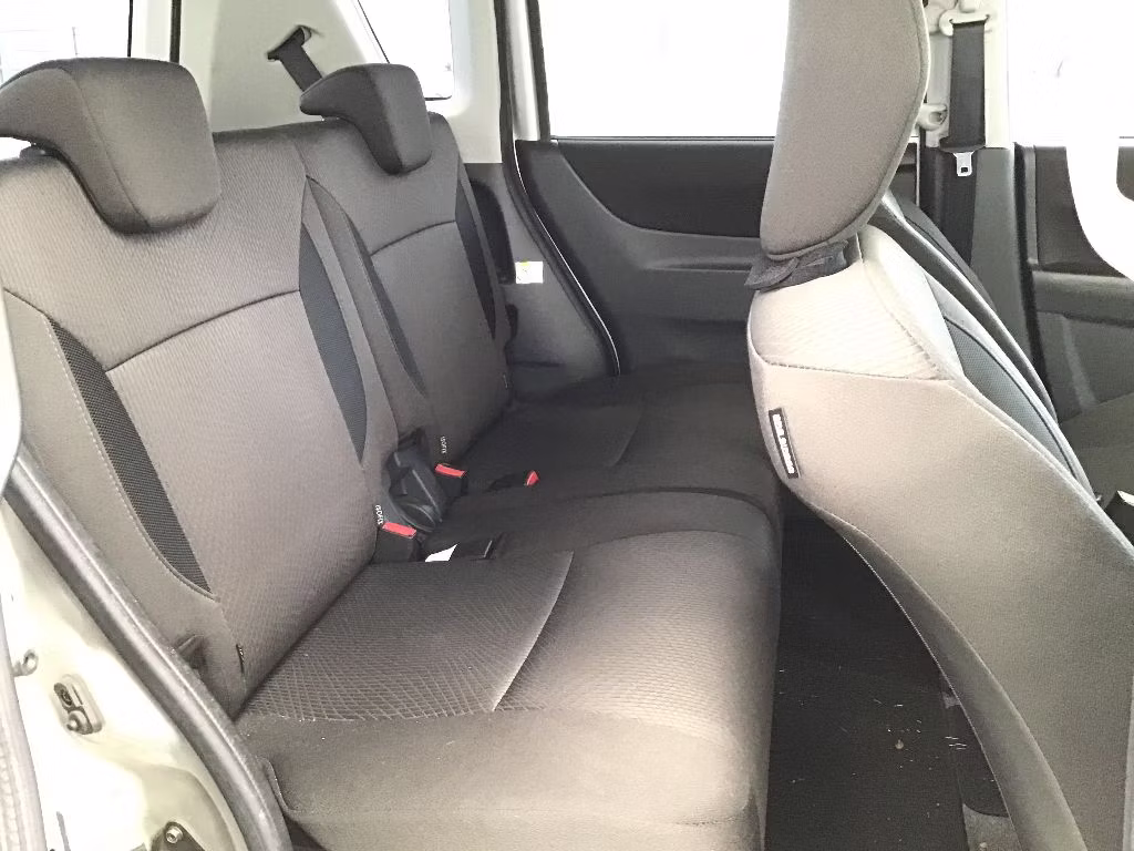 MITSUBISHI DELICA D:2