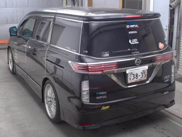 NISSAN ELGRAND