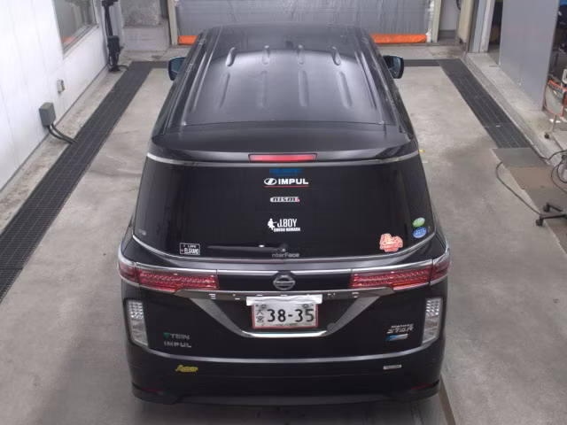 NISSAN ELGRAND