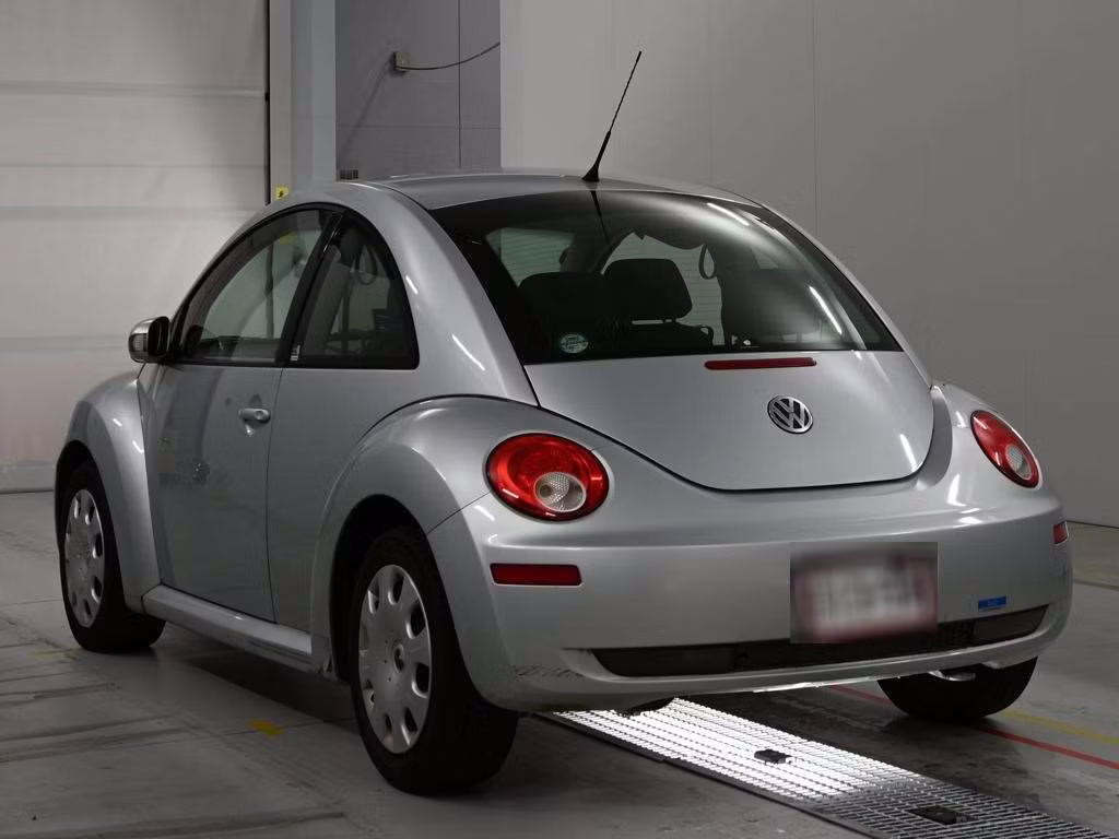 VOLKSWAGEN BEETLE