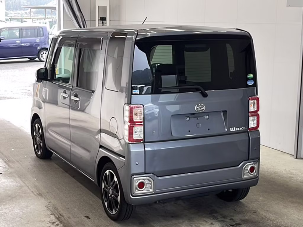 DAIHATSU WAKE