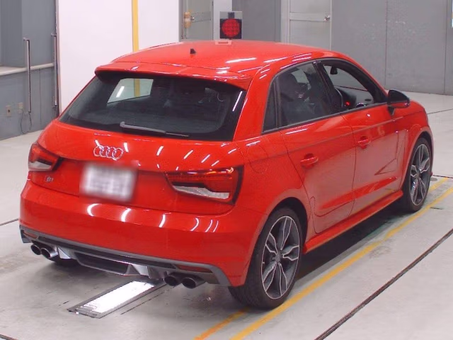 AUDI S1