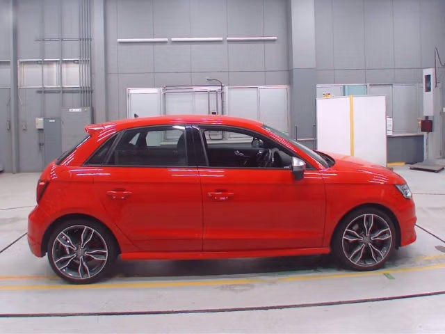 AUDI S1