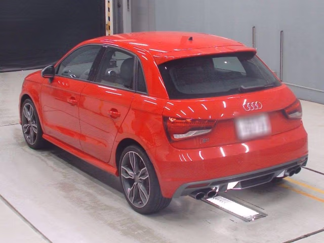 AUDI S1