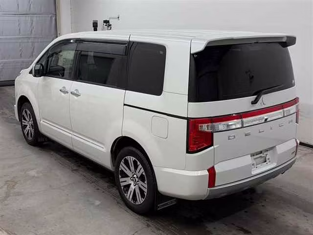 MITSUBISHI DELICA D:5