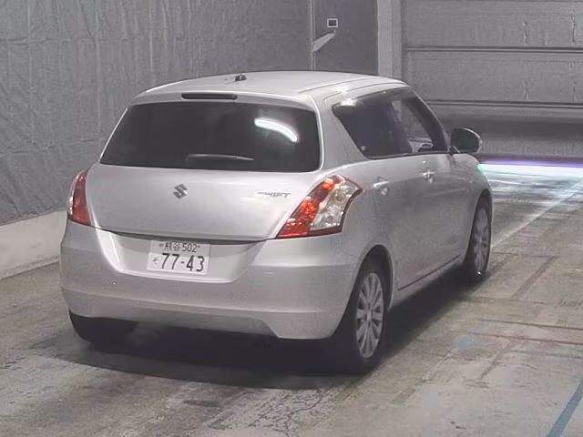 SUZUKI SWIFT
