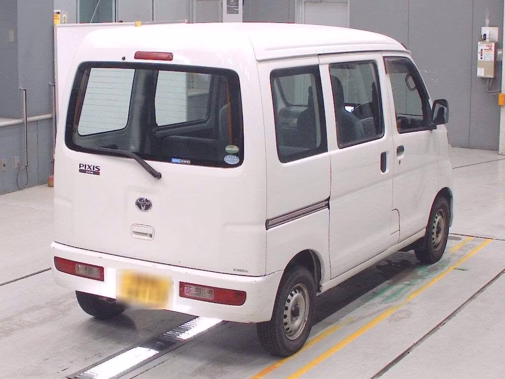 TOYOTA PIXIS VAN