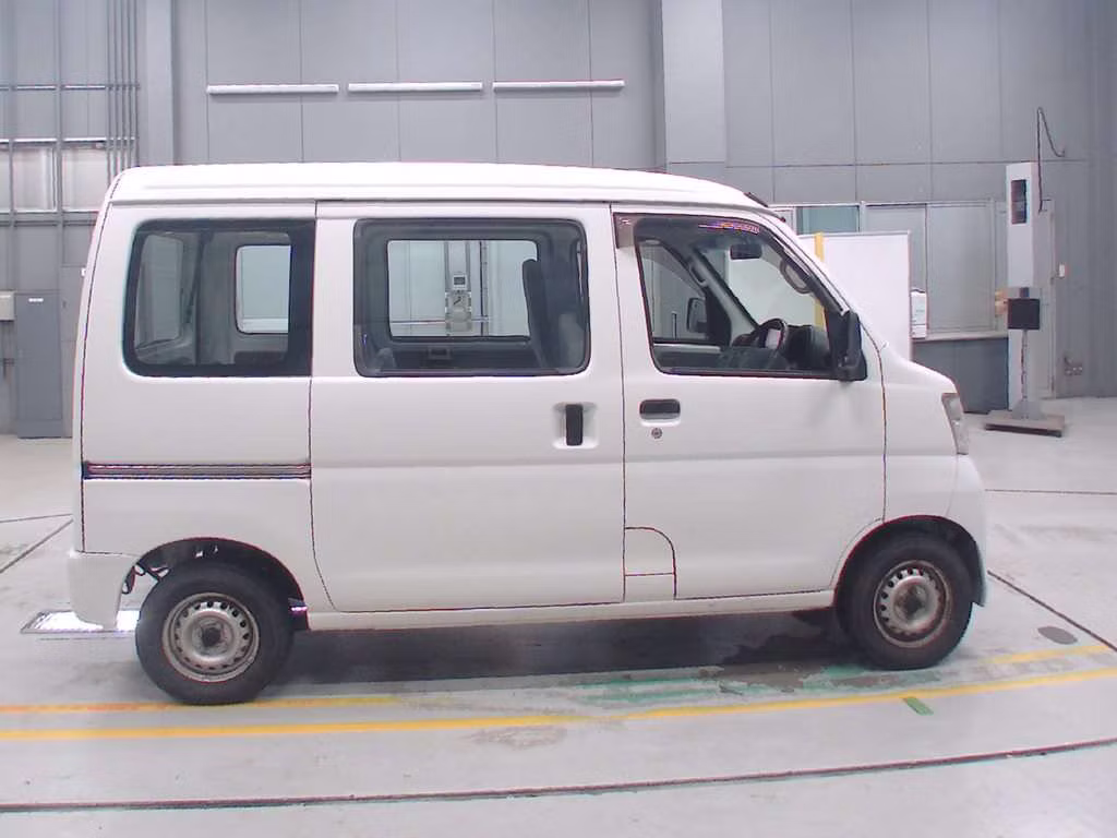 TOYOTA PIXIS VAN