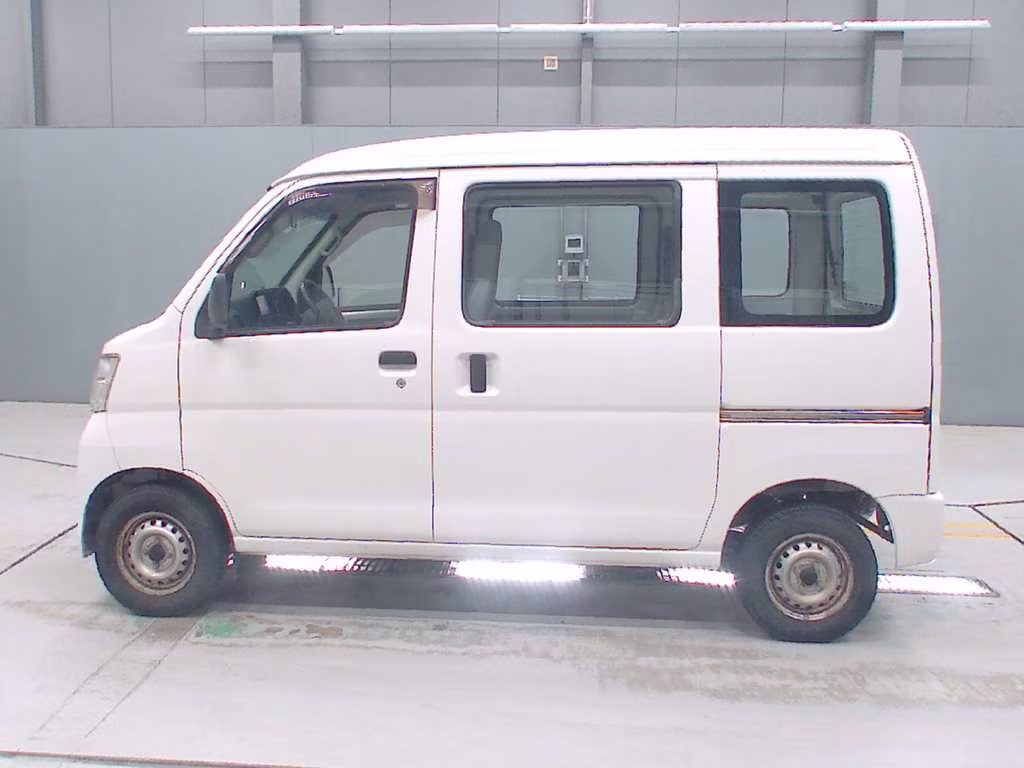 TOYOTA PIXIS VAN