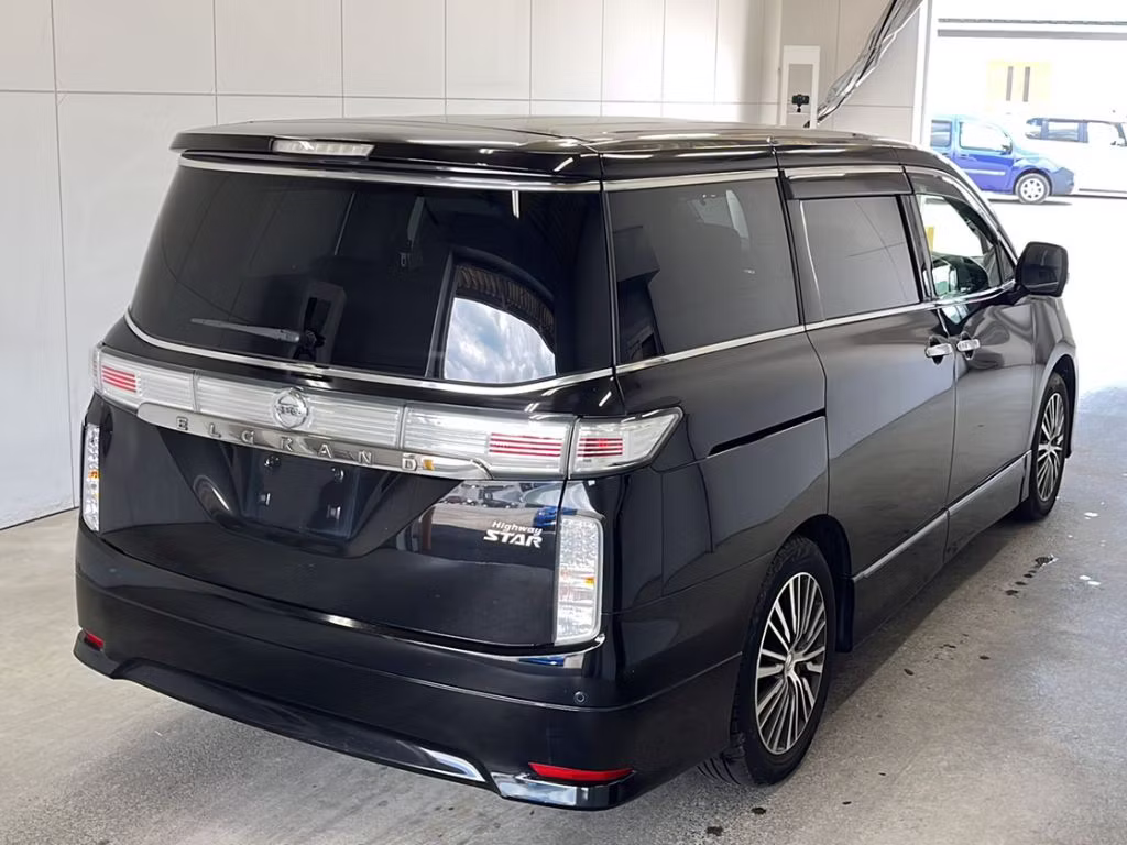 NISSAN ELGRAND