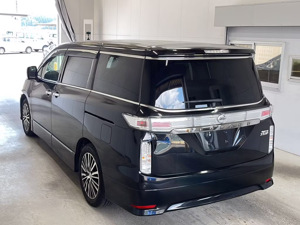 NISSAN ELGRAND