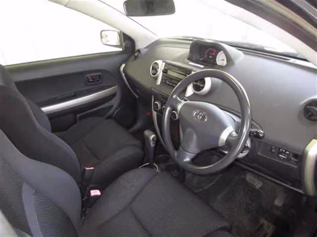 TOYOTA IST