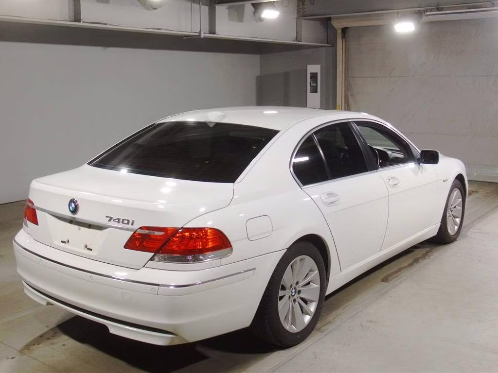 BMW 7-SERIES