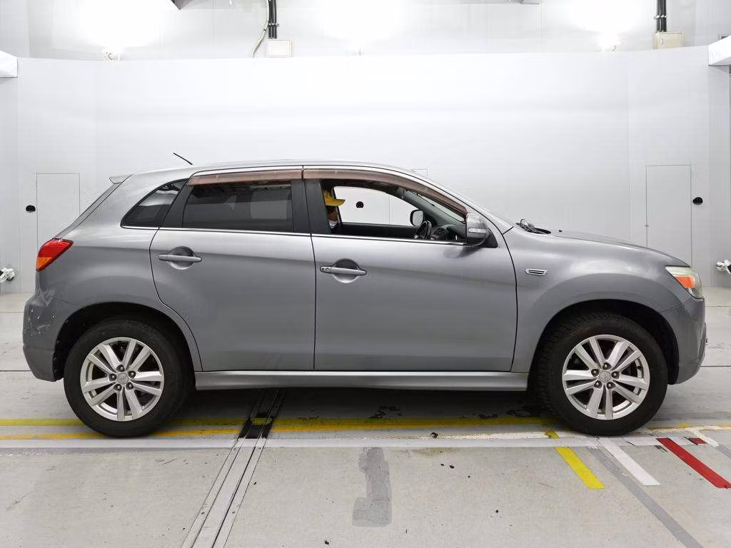 MITSUBISHI RVR