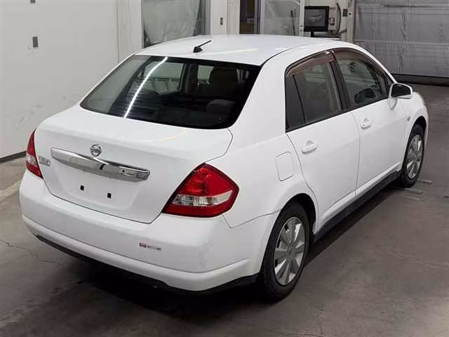 NISSAN TIIDA LATIO